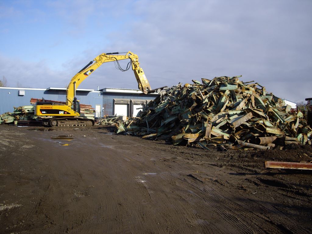 Picture of Central Recycling processing/shearing scrap steel.